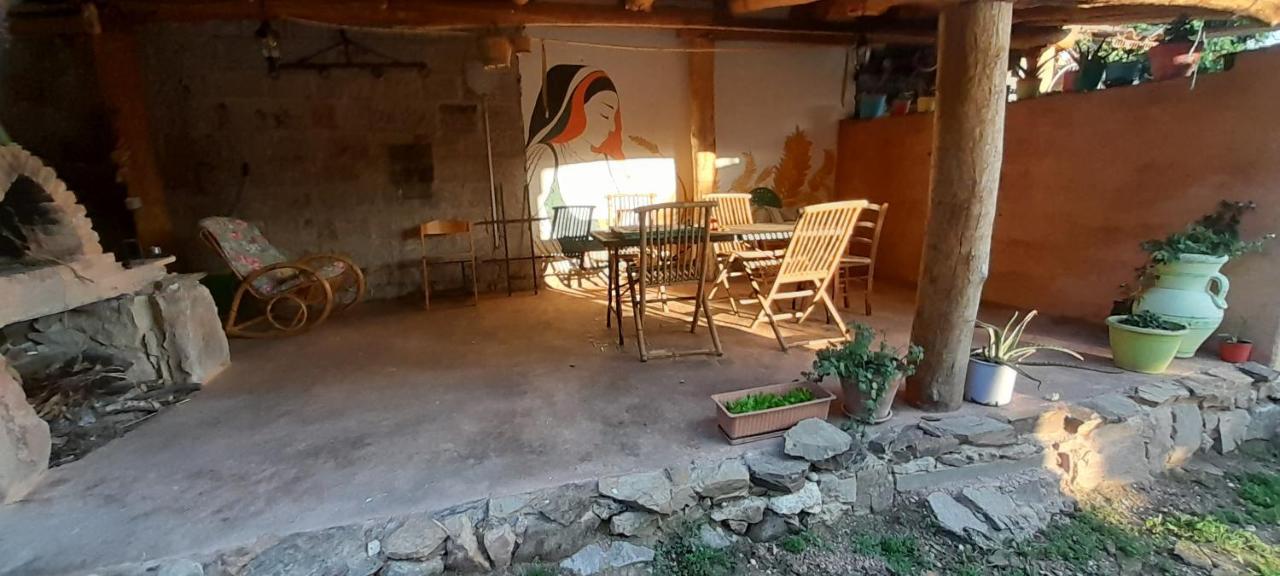 Country Living School Konuk evi Làconi Dış mekan fotoğraf